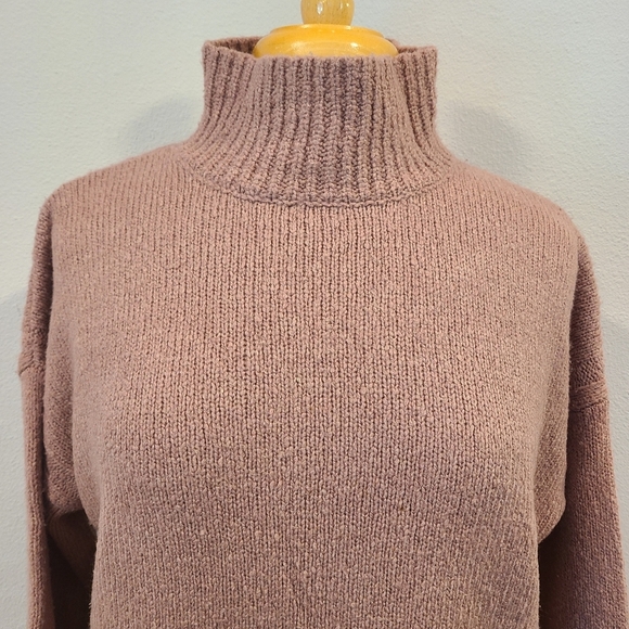 Frame Side Slit Wool Blend Turtleneck Sweater in Rosewood - Picture 4 of 7